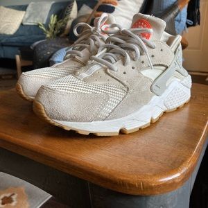 Nike Huaraches - Womens - Cream Color with Gum Sole